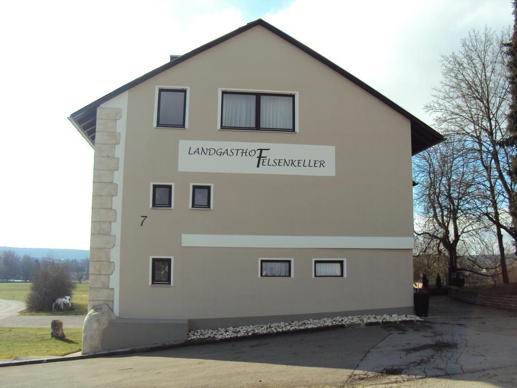 Landgasthof Felsenkeller Динкельсбюль Экстерьер фото